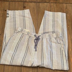 Croft & Barrow pull on blue stripe Capri NWT